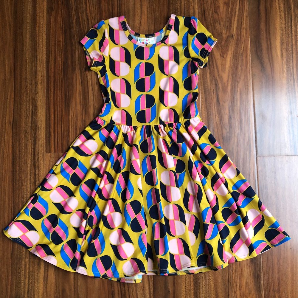 NWT Dot Dot Smile Cap Sleeve Dress Retro Shapes Mustard 5/6